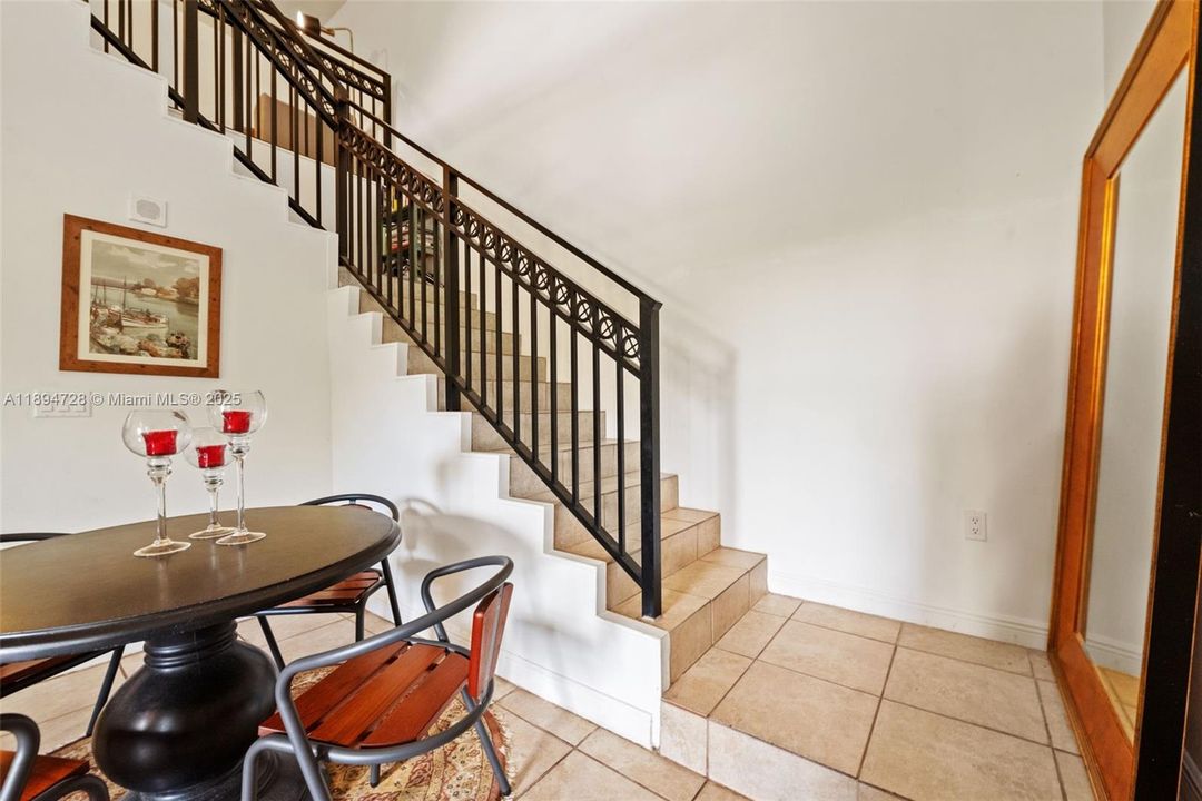 For Sale: $510,000 (1 beds, 1 baths, 1131 Square Feet)