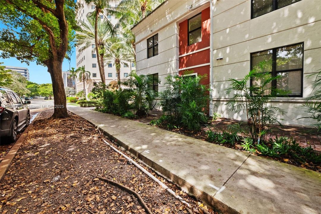 For Sale: $510,000 (1 beds, 1 baths, 1131 Square Feet)