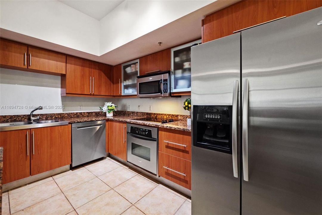 For Sale: $510,000 (1 beds, 1 baths, 1131 Square Feet)