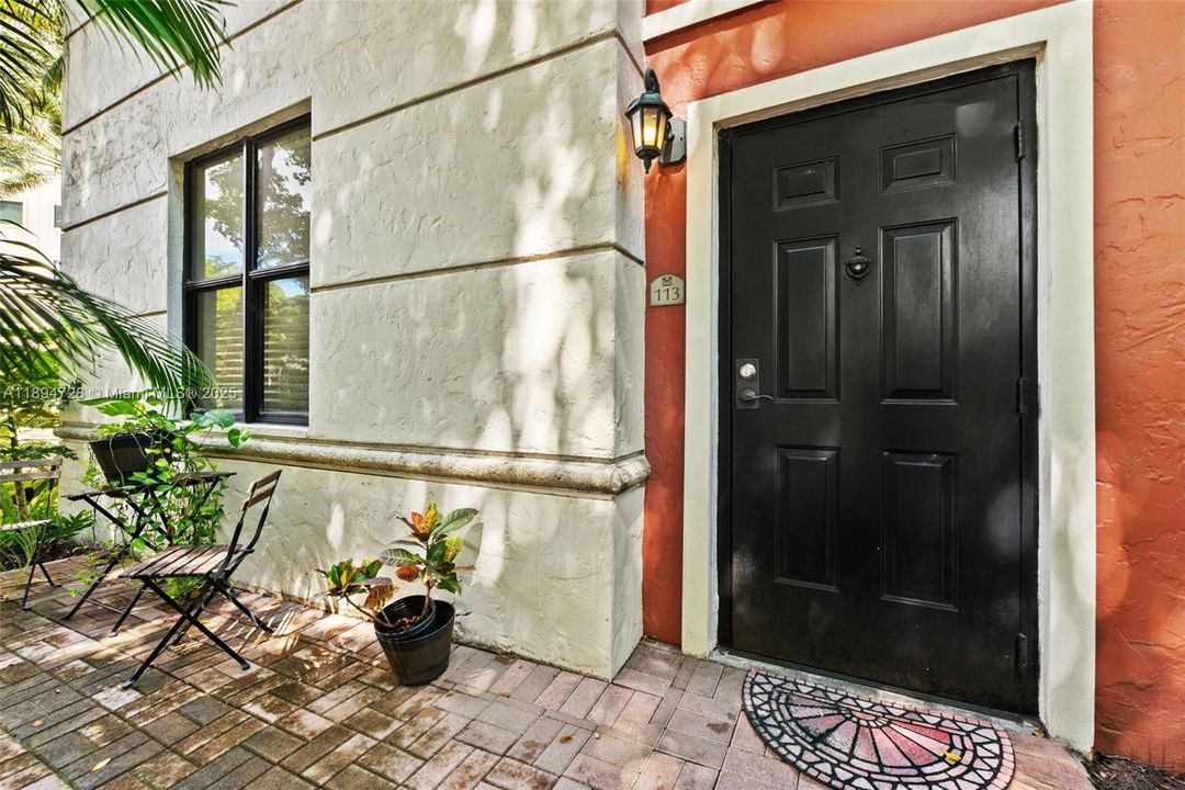 For Sale: $510,000 (1 beds, 1 baths, 1131 Square Feet)