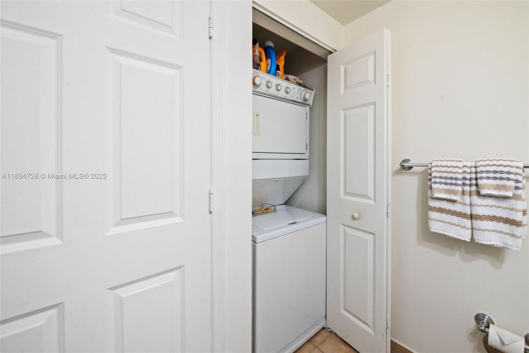 For Sale: $510,000 (1 beds, 1 baths, 1131 Square Feet)