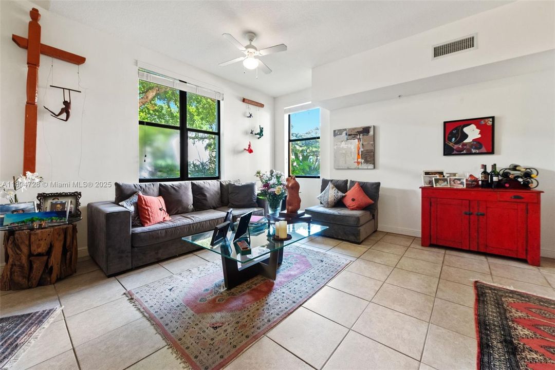 For Sale: $510,000 (1 beds, 1 baths, 1131 Square Feet)