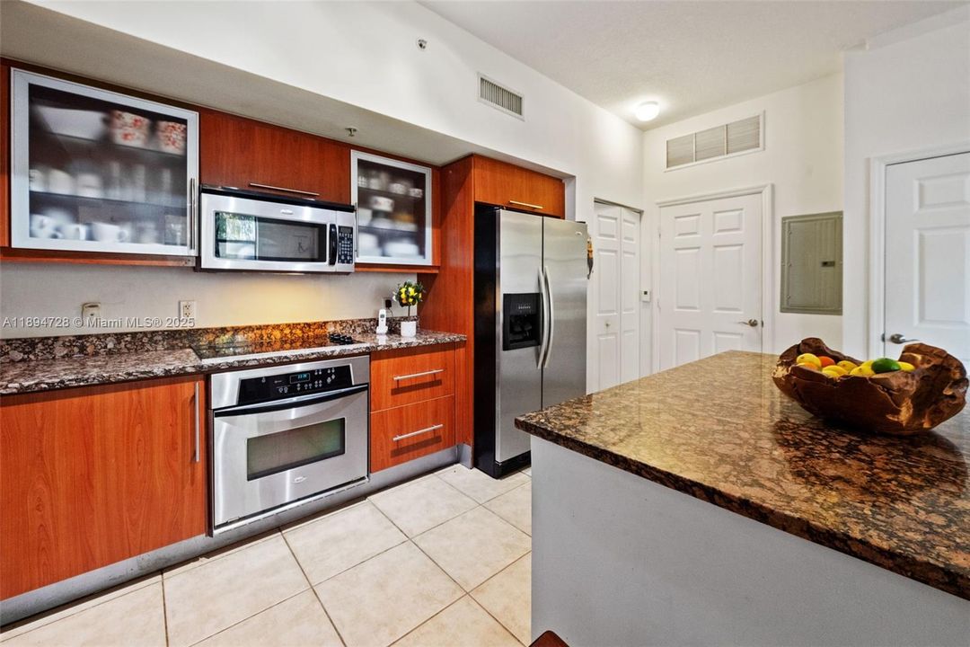For Sale: $510,000 (1 beds, 1 baths, 1131 Square Feet)