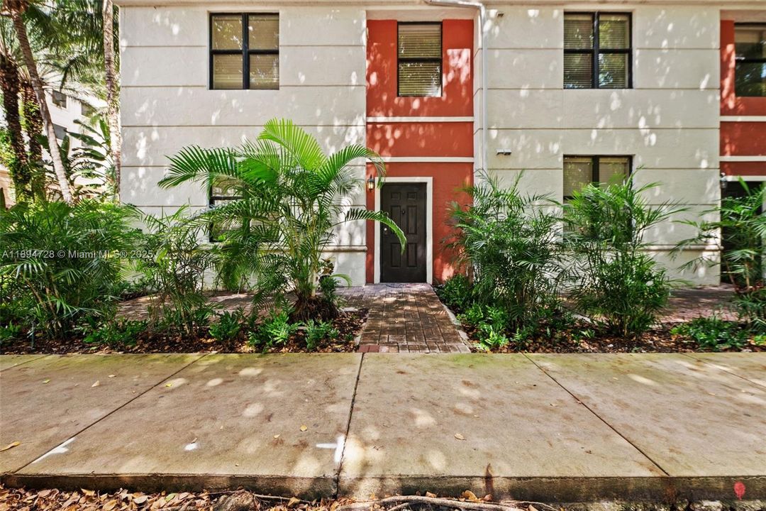 For Sale: $510,000 (1 beds, 1 baths, 1131 Square Feet)