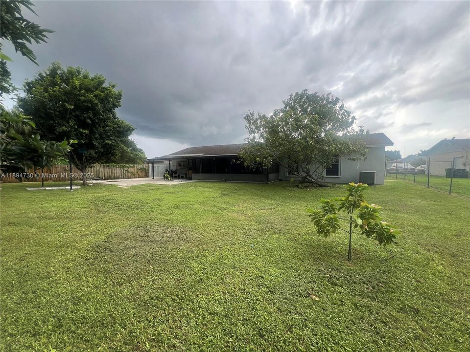 Recientemente alquilado: $3,100 (4 camas, 2 baños, 1472 Pies cuadrados)