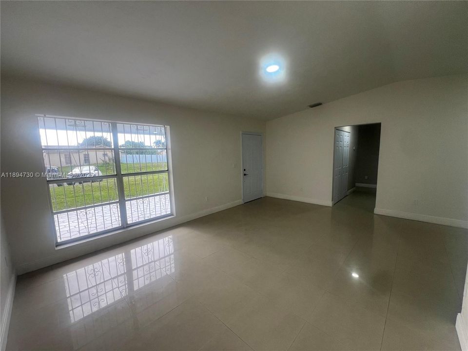 Recientemente alquilado: $3,100 (4 camas, 2 baños, 1472 Pies cuadrados)