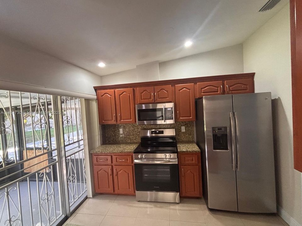 Recientemente alquilado: $3,100 (4 camas, 2 baños, 1472 Pies cuadrados)