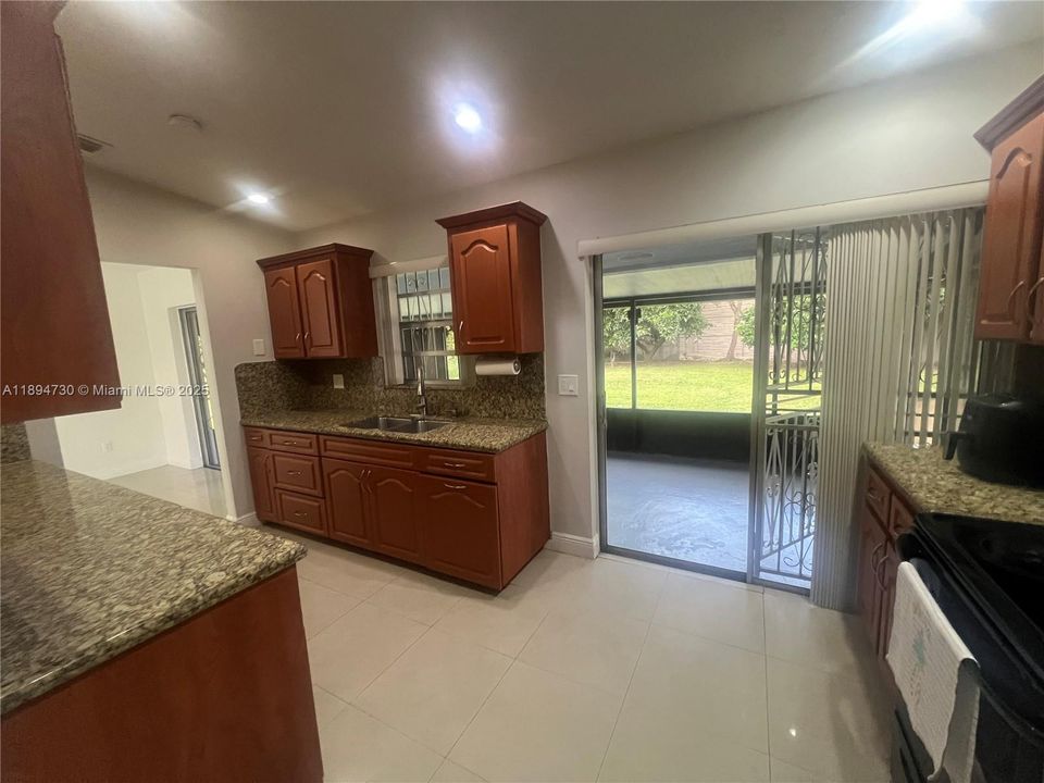 Recientemente alquilado: $3,100 (4 camas, 2 baños, 1472 Pies cuadrados)