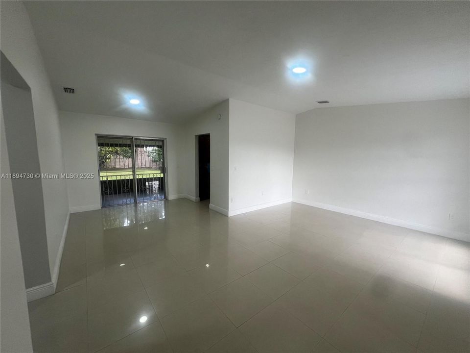 Recientemente alquilado: $3,100 (4 camas, 2 baños, 1472 Pies cuadrados)