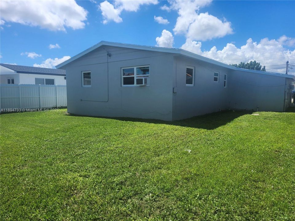 Active With Contract: $499,000 (3 beds, 2 baths, 1296 Square Feet)