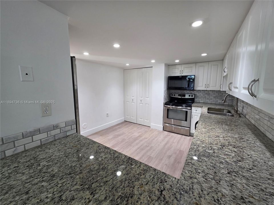 For Sale: $449,000 (3 beds, 2 baths, 1632 Square Feet)