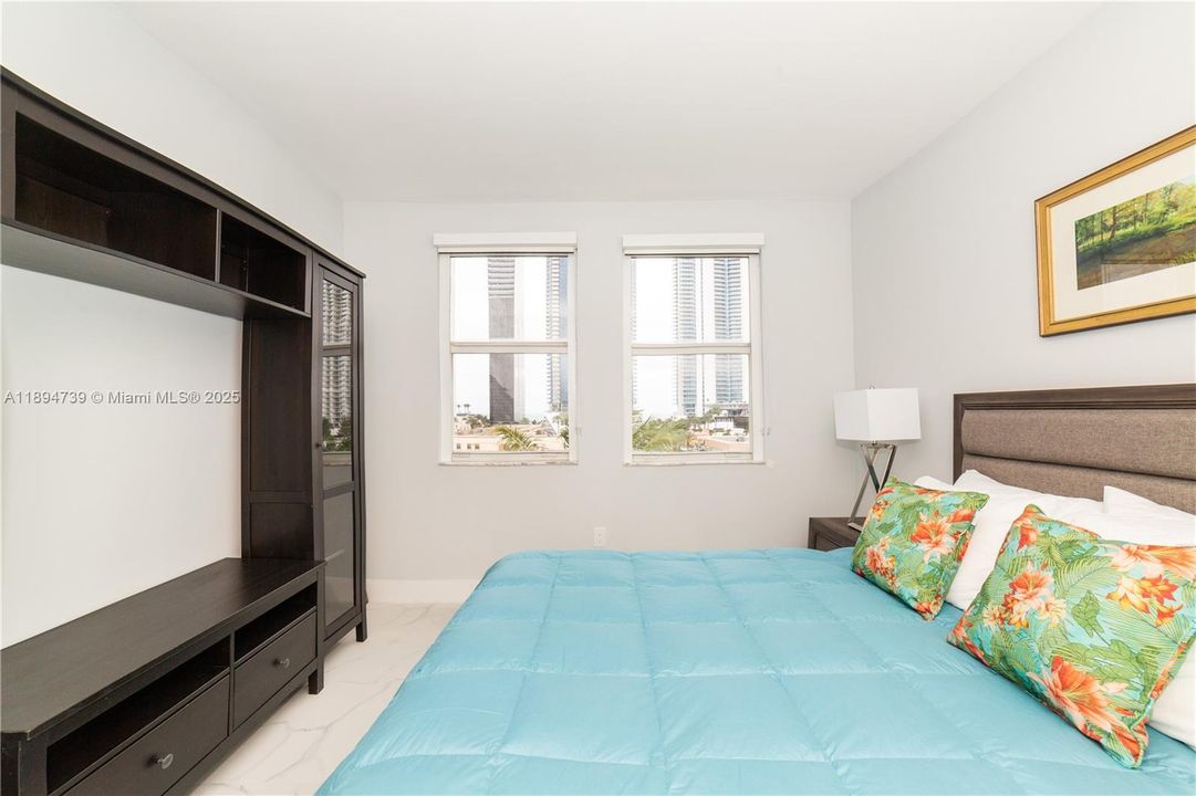 For Sale: $815,000 (3 beds, 2 baths, 1353 Square Feet)