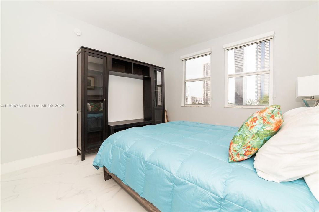 For Sale: $815,000 (3 beds, 2 baths, 1353 Square Feet)
