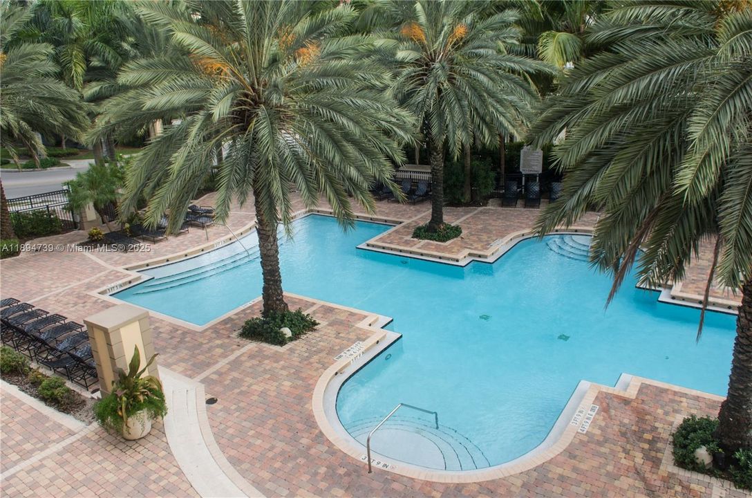 For Sale: $815,000 (3 beds, 2 baths, 1353 Square Feet)