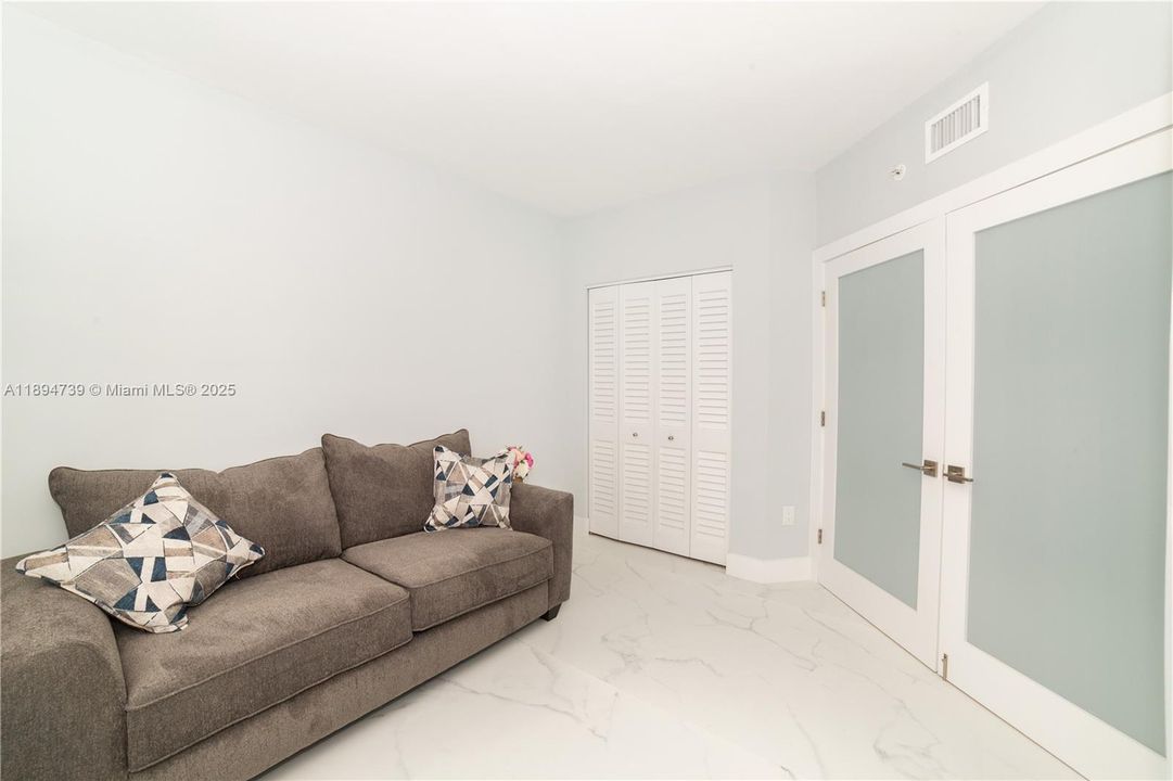 For Sale: $815,000 (3 beds, 2 baths, 1353 Square Feet)