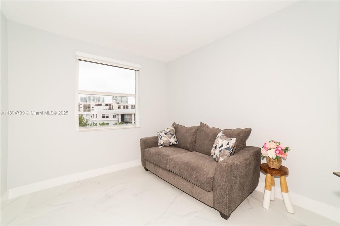 For Sale: $815,000 (3 beds, 2 baths, 1353 Square Feet)