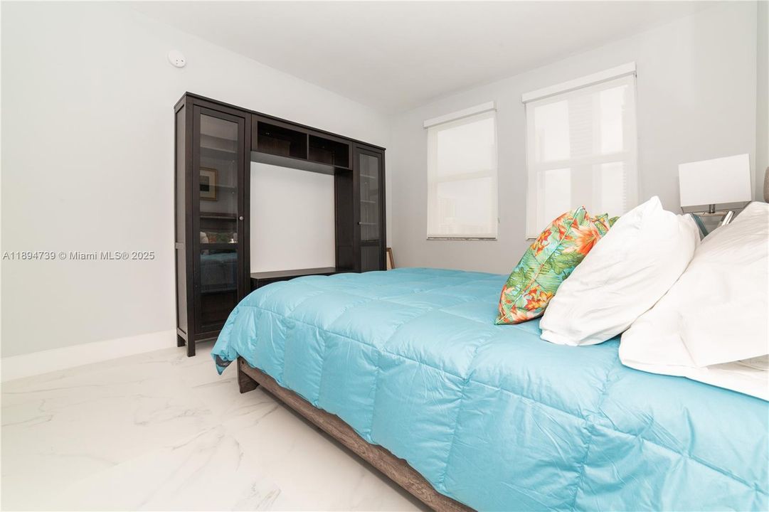 For Sale: $815,000 (3 beds, 2 baths, 1353 Square Feet)