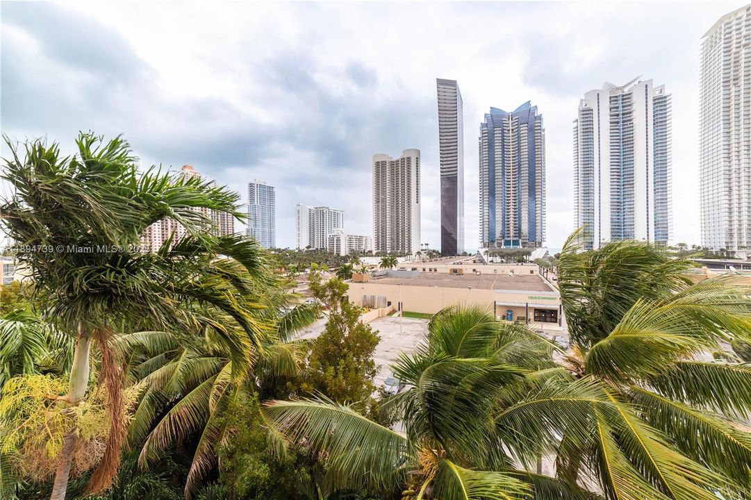 For Sale: $815,000 (3 beds, 2 baths, 1353 Square Feet)