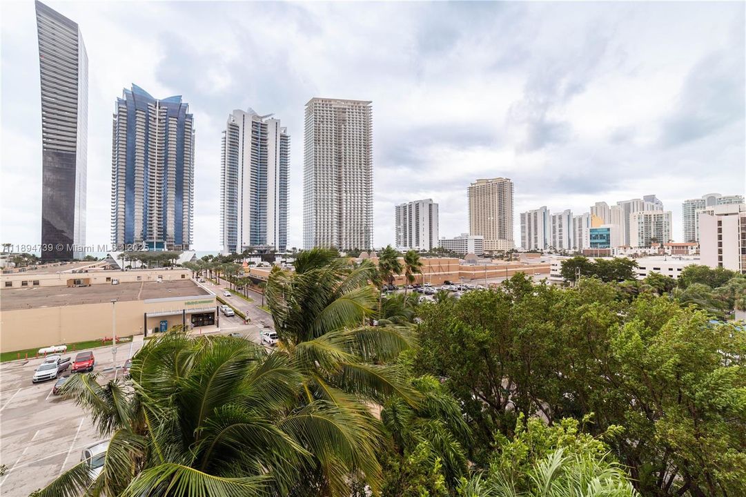 For Sale: $815,000 (3 beds, 2 baths, 1353 Square Feet)