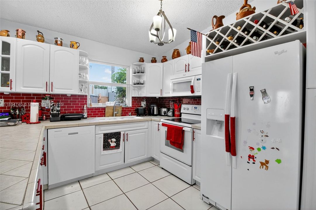 Active With Contract: $590,000 (4 beds, 2 baths, 1850 Square Feet)