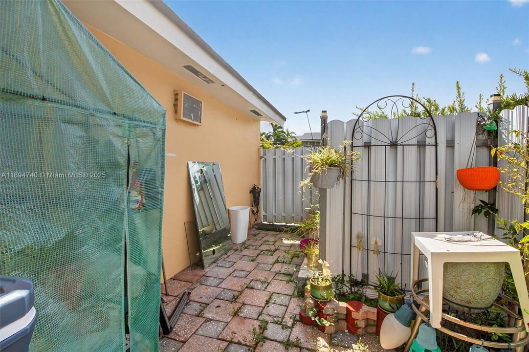 Active With Contract: $590,000 (4 beds, 2 baths, 1850 Square Feet)