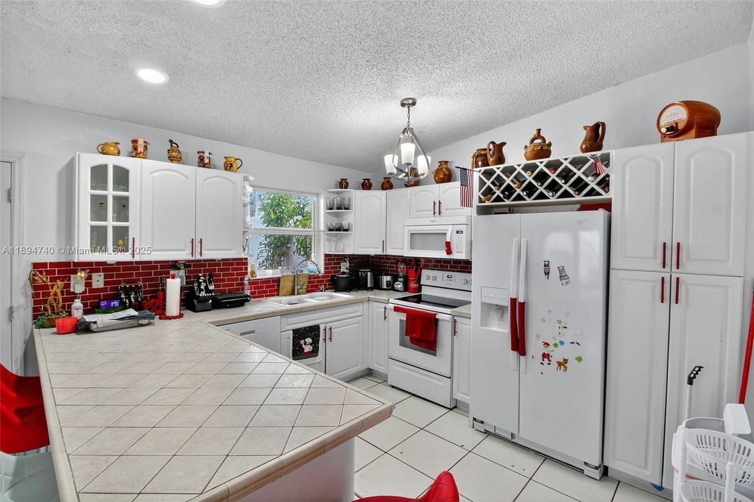 Active With Contract: $590,000 (4 beds, 2 baths, 1850 Square Feet)