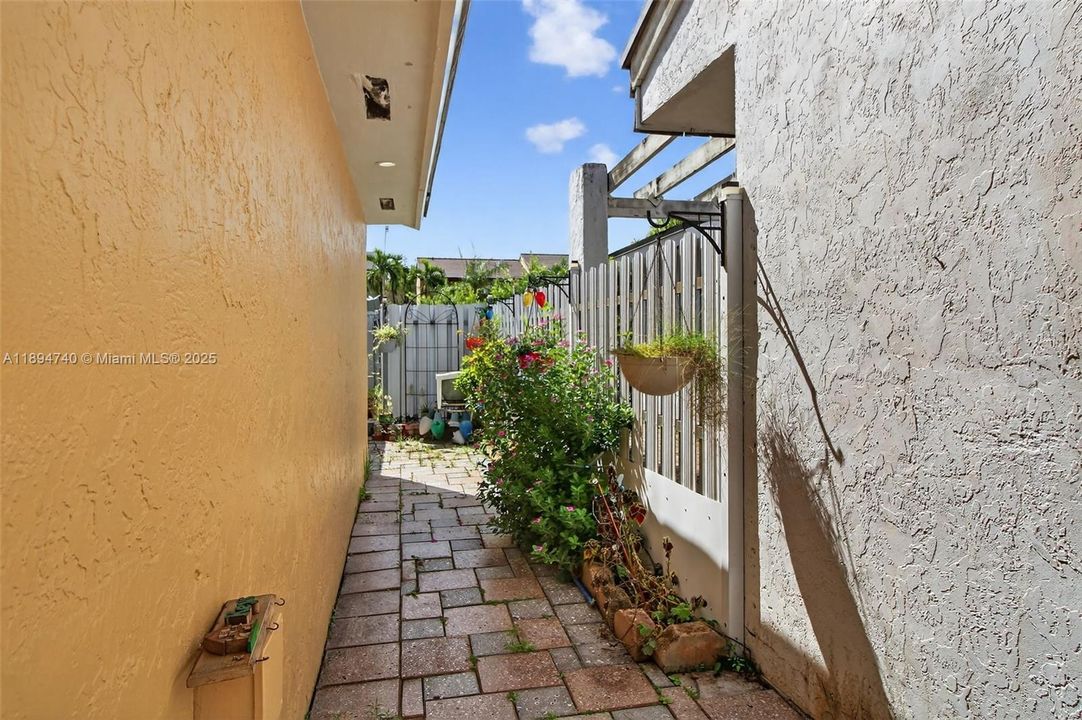 Active With Contract: $590,000 (4 beds, 2 baths, 1850 Square Feet)