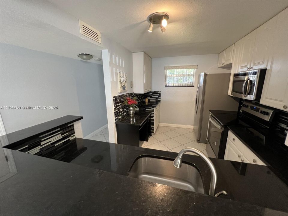 En Venta: $229,000 (2 camas, 2 baños, 990 Pies cuadrados)