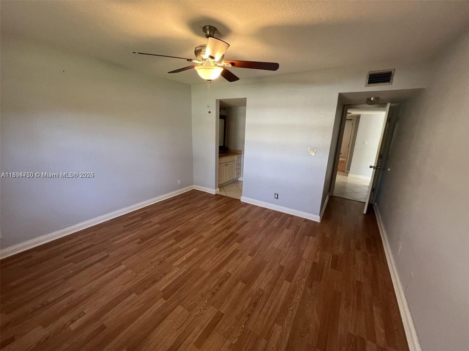 En Venta: $229,000 (2 camas, 2 baños, 990 Pies cuadrados)