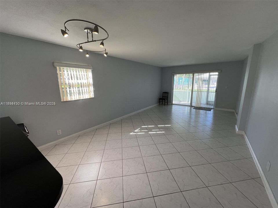 En Venta: $229,000 (2 camas, 2 baños, 990 Pies cuadrados)