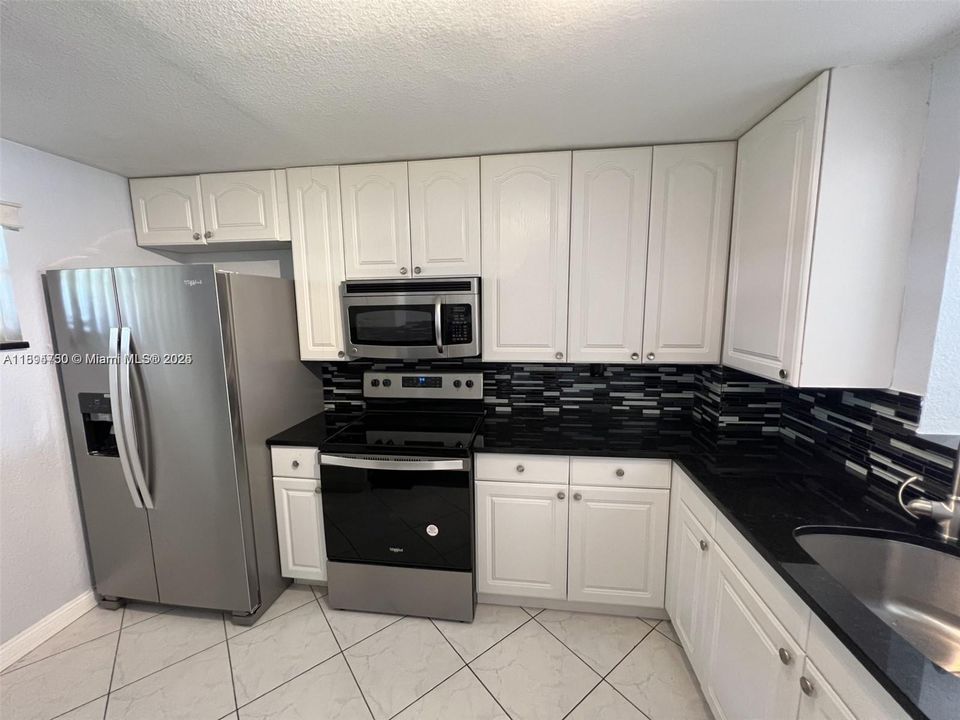 En Venta: $229,000 (2 camas, 2 baños, 990 Pies cuadrados)