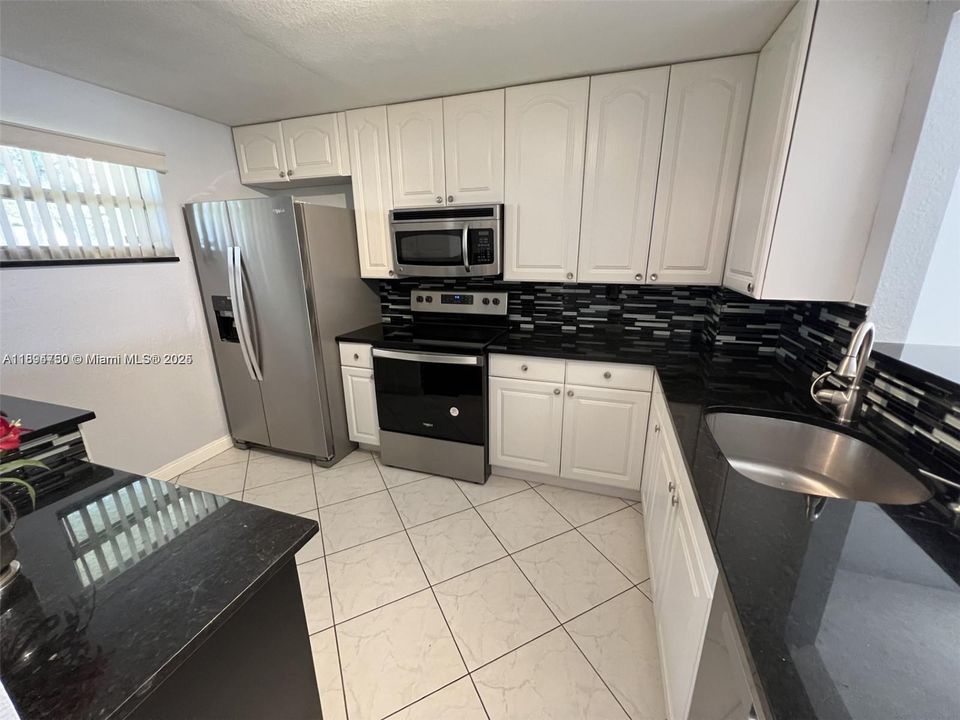 En Venta: $229,000 (2 camas, 2 baños, 990 Pies cuadrados)