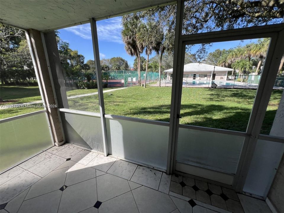 En Venta: $229,000 (2 camas, 2 baños, 990 Pies cuadrados)