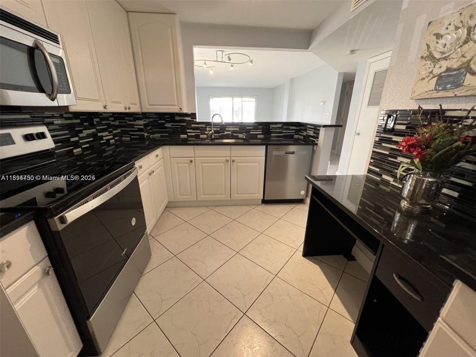 En Venta: $229,000 (2 camas, 2 baños, 990 Pies cuadrados)