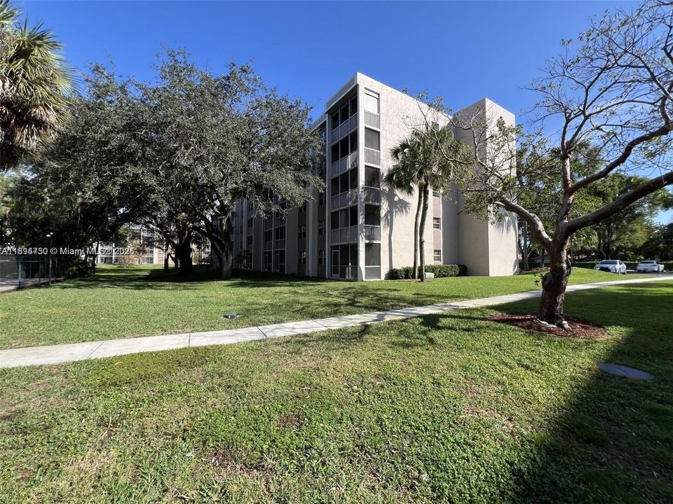 En Venta: $229,000 (2 camas, 2 baños, 990 Pies cuadrados)