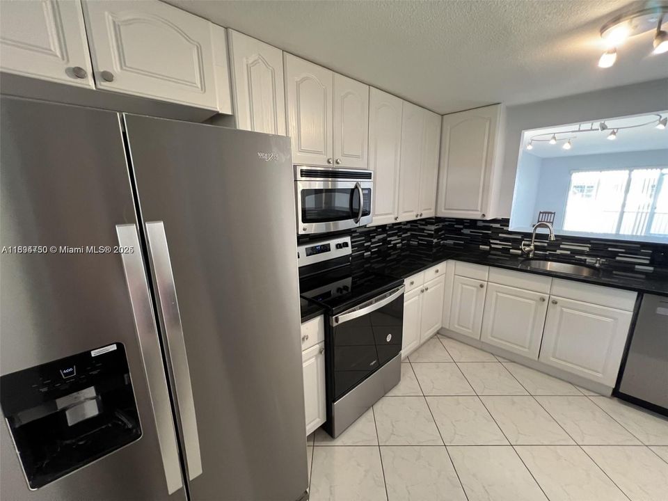 En Venta: $229,000 (2 camas, 2 baños, 990 Pies cuadrados)