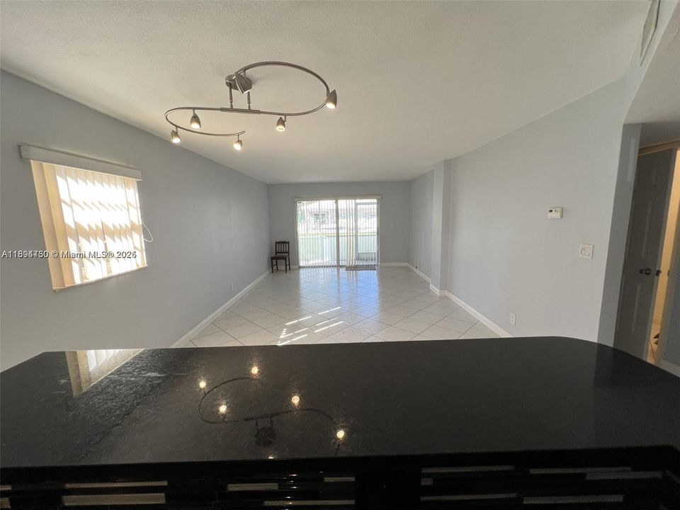 En Venta: $229,000 (2 camas, 2 baños, 990 Pies cuadrados)