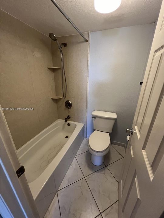 En Venta: $229,000 (2 camas, 2 baños, 990 Pies cuadrados)