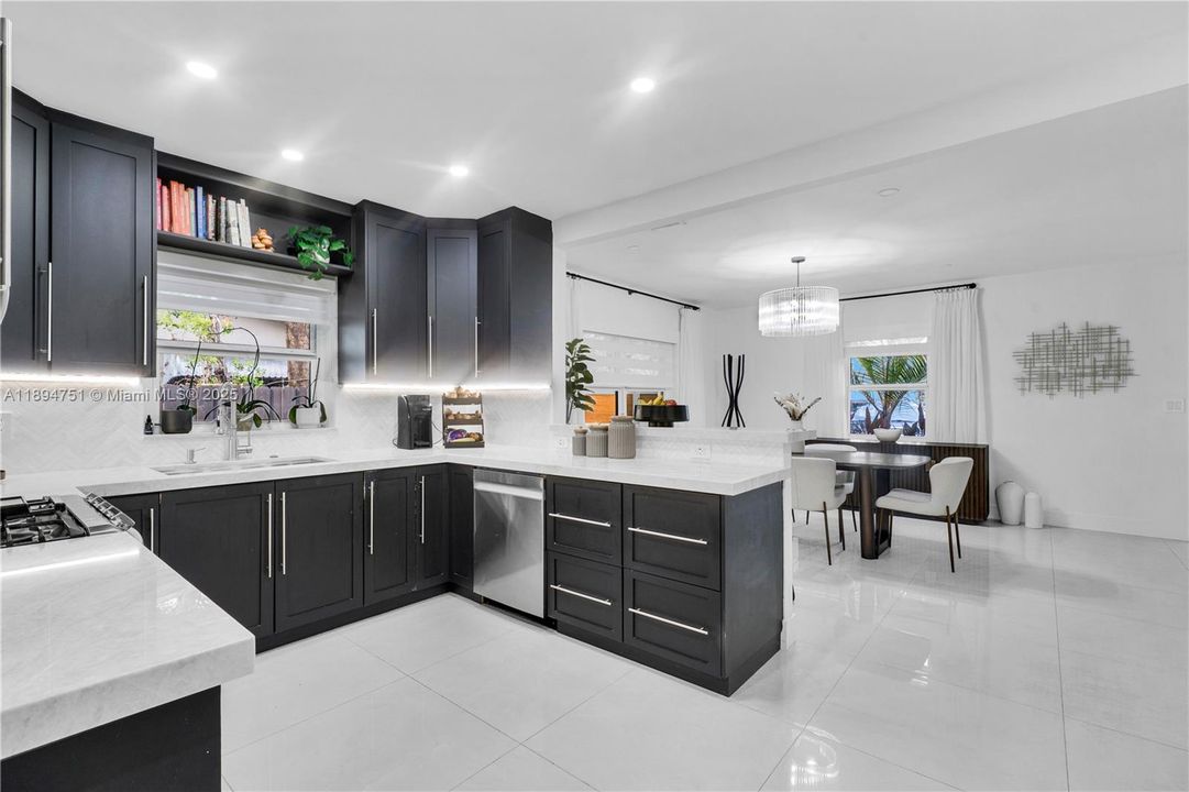 На продажу: $1,199,000 (4 спален, 3 ванн, 2417 Квадратных фут)