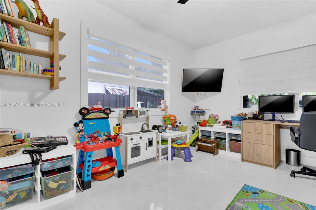 На продажу: $1,199,000 (4 спален, 3 ванн, 2417 Квадратных фут)