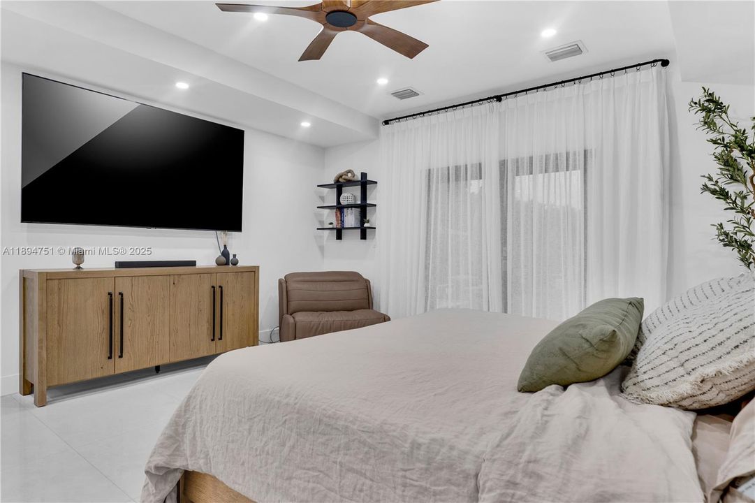 На продажу: $1,199,000 (4 спален, 3 ванн, 2417 Квадратных фут)