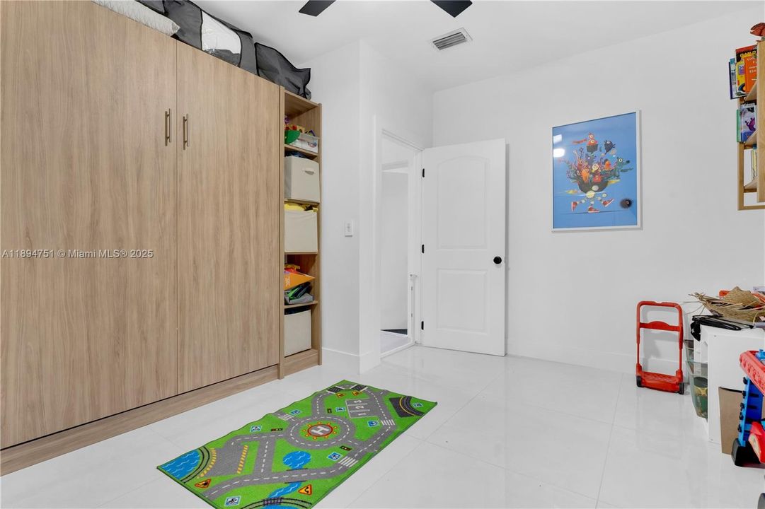 На продажу: $1,199,000 (4 спален, 3 ванн, 2417 Квадратных фут)