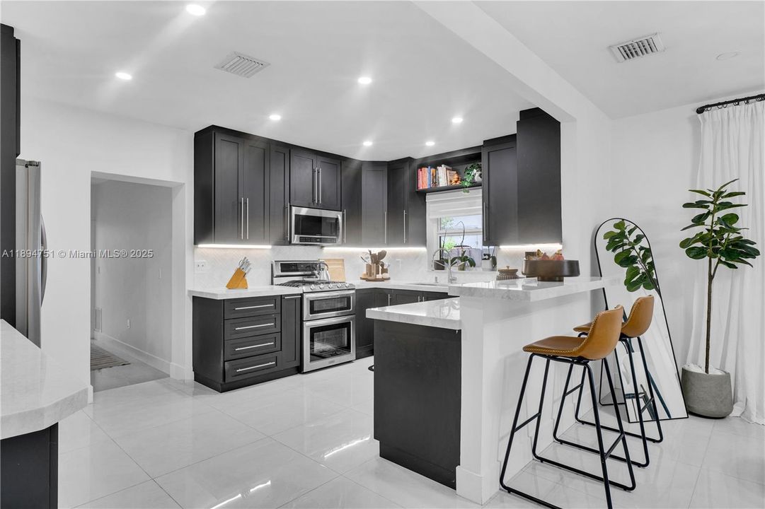 На продажу: $1,199,000 (4 спален, 3 ванн, 2417 Квадратных фут)