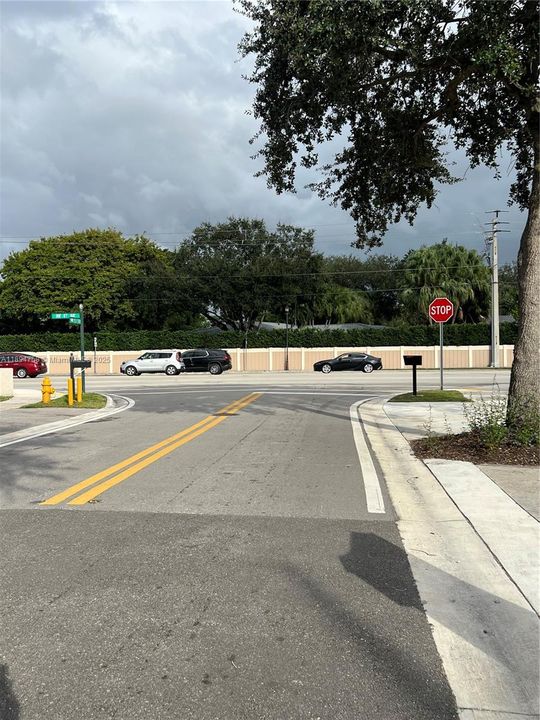 合同活跃: $829,000 (4 贝兹, 3 浴室, 2464 平方英尺)