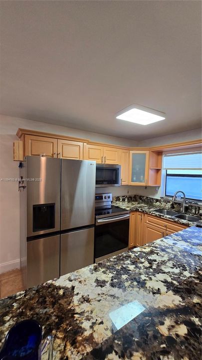 Active With Contract: $172,000 (2 beds, 2 baths, 920 Square Feet)