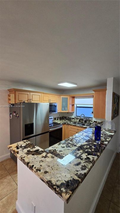 Active With Contract: $172,000 (2 beds, 2 baths, 920 Square Feet)