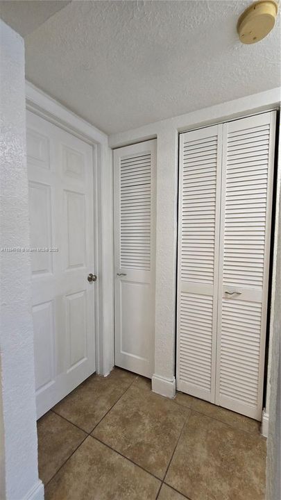 Active With Contract: $172,000 (2 beds, 2 baths, 920 Square Feet)