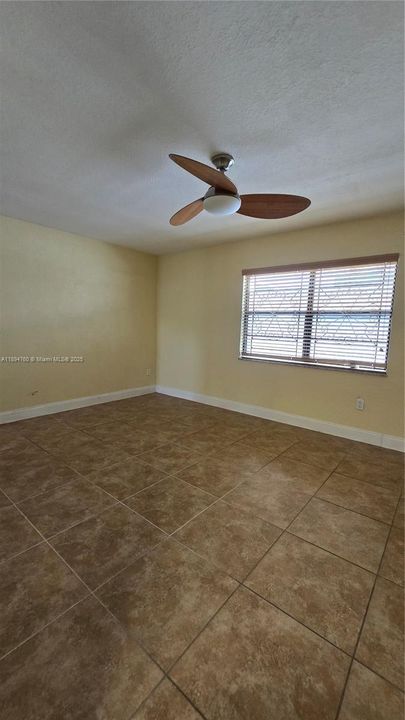 Active With Contract: $172,000 (2 beds, 2 baths, 920 Square Feet)