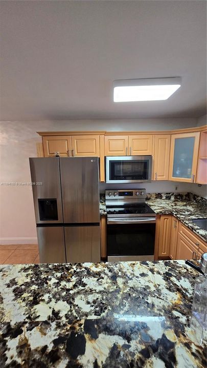 Active With Contract: $172,000 (2 beds, 2 baths, 920 Square Feet)