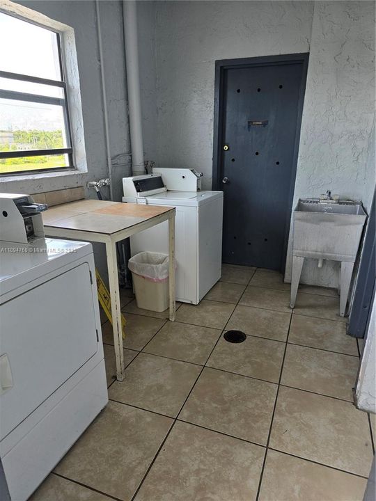 Active With Contract: $172,000 (2 beds, 2 baths, 920 Square Feet)